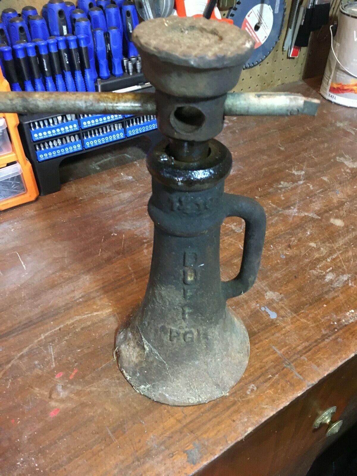 Vulcan Brand 1瑜 X 10 Railroad / House / Barn Screw Jack Yellow Patina