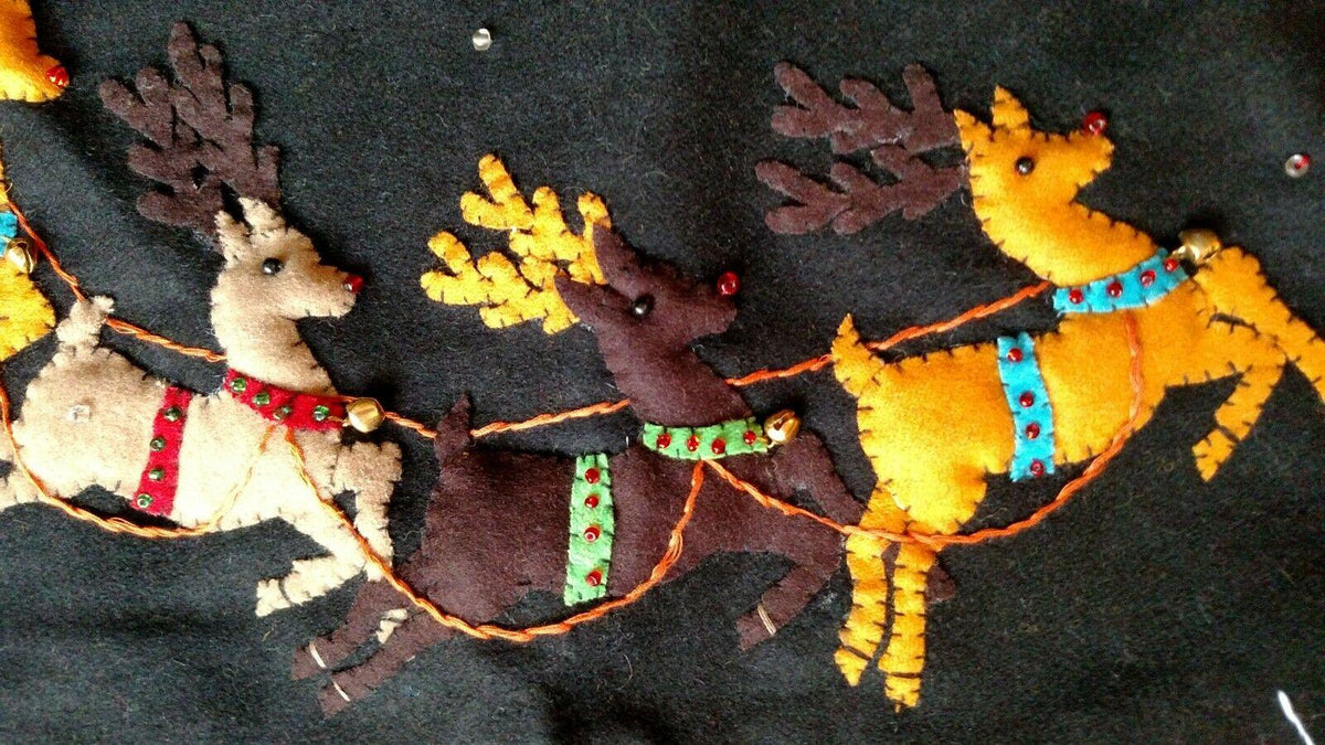 60"  Wool Santa Sleigh Reindeer CHRISTMAS TREE SKIRT Applique Embroidery