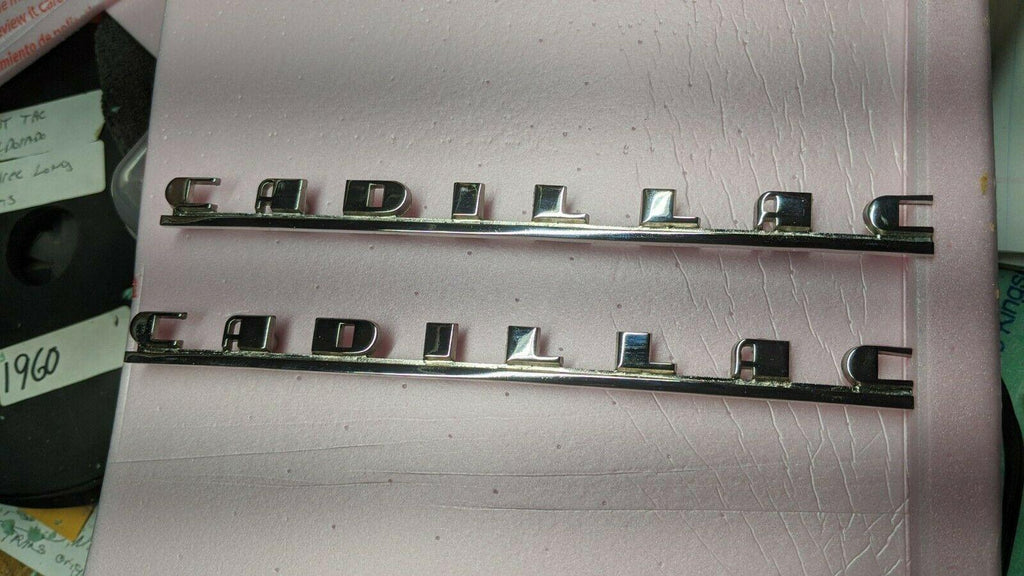 CADILLAC 1946  FENDER SCRIPT REAL nice Chrome