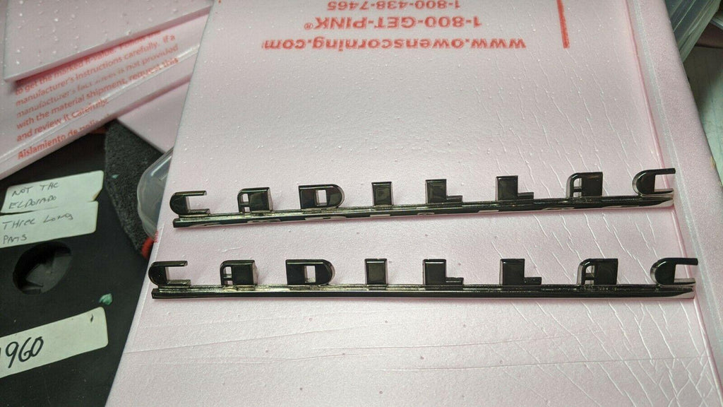 CADILLAC 1946  FENDER SCRIPT REAL nice Chrome