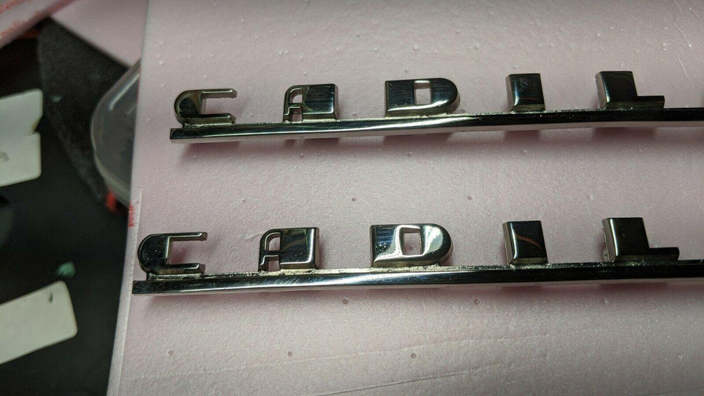 CADILLAC 1946  FENDER SCRIPT REAL nice Chrome