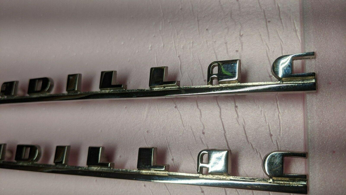 CADILLAC 1946  FENDER SCRIPT REAL nice Chrome