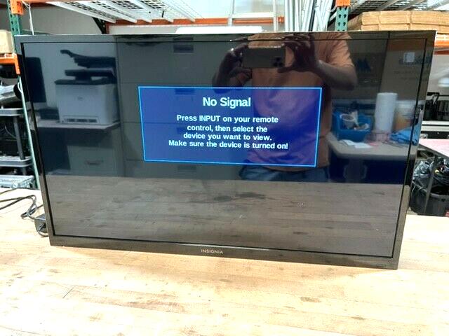 insignia ‎tv ns-50f301na22 50" led 4k uhd smart tv - black excellent