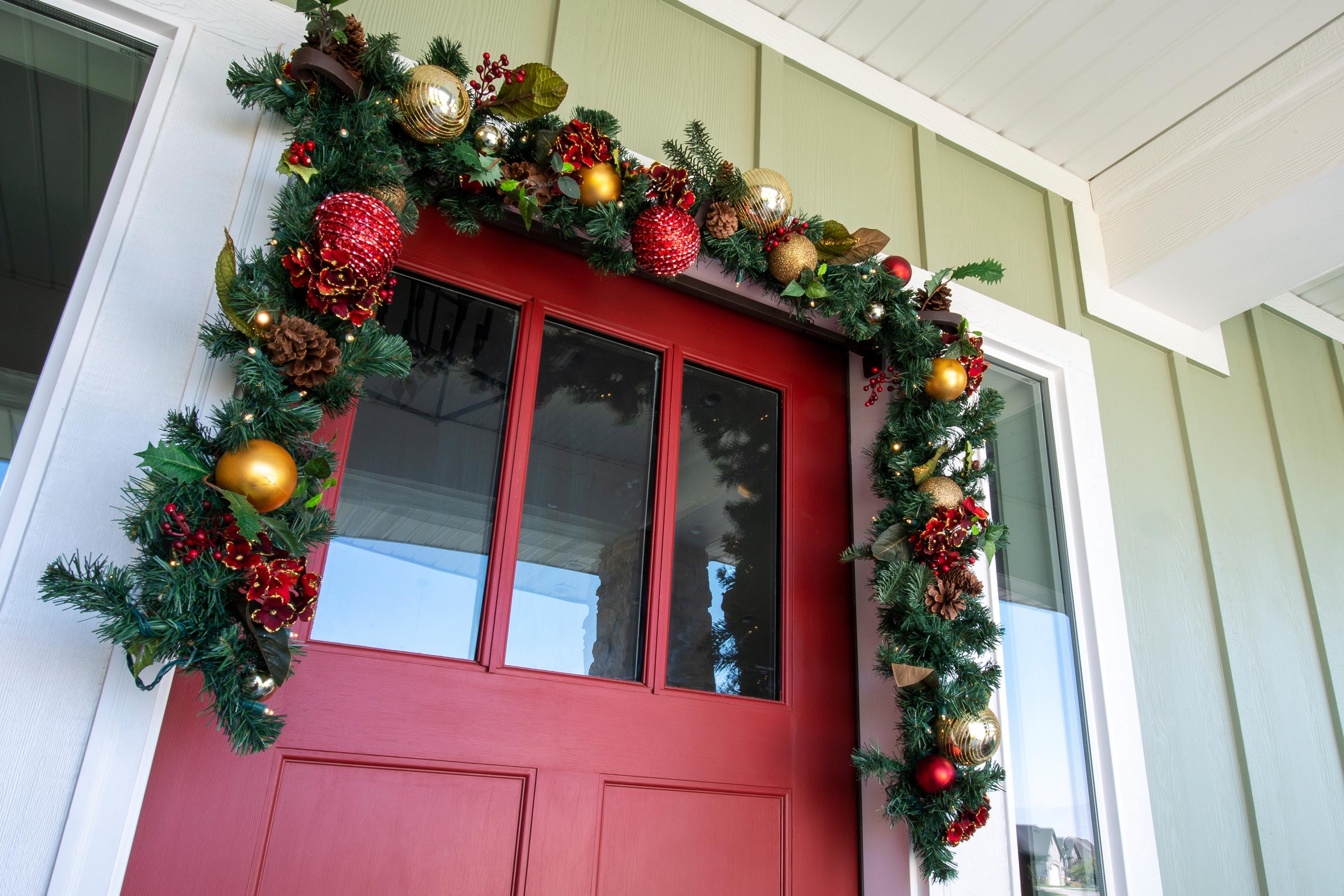 Village Lighting Floral Decorated Fir Clear Prelit LED Battery Garlands, 10" (Green)