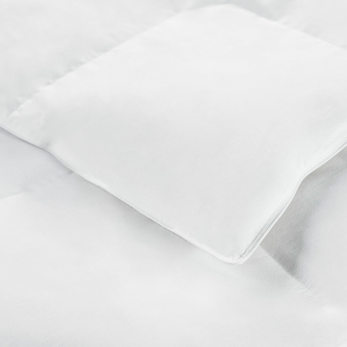 I AM Natural Down Duvet-Comforter in White with 550 FP in 68"x88"