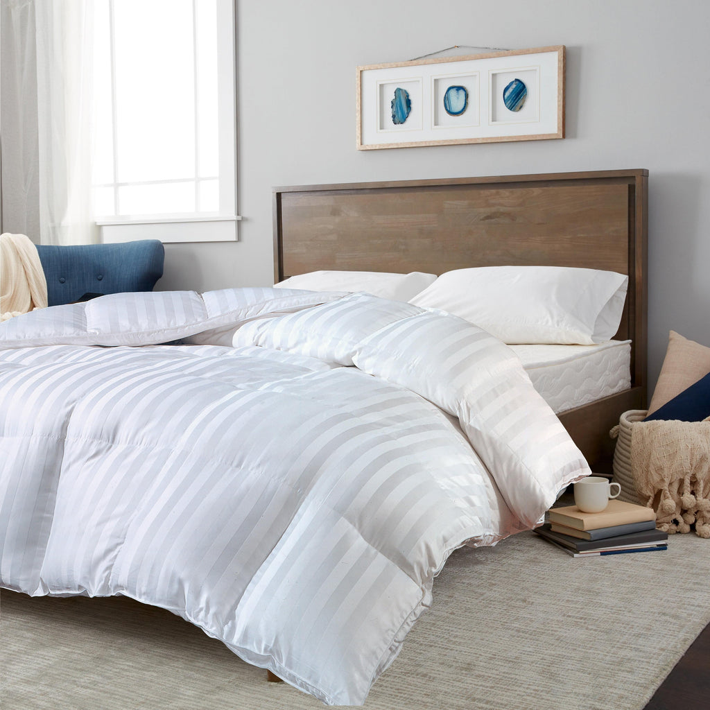 Hotel Grand Oversized Luxury 500 Thread Count Down Alternative Comforter - Twin