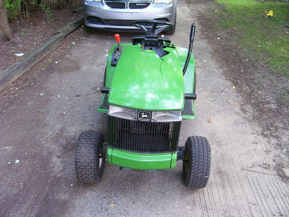 JOHN DEERE LX176 LAWN TRACTOR :
