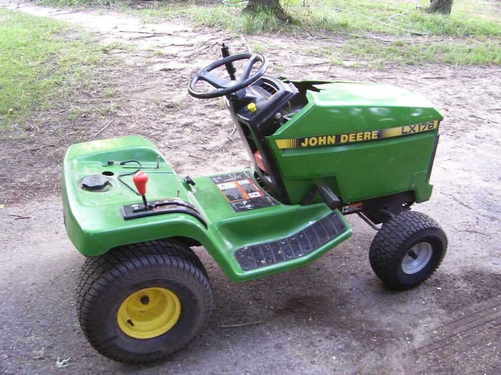 JOHN DEERE LX176 LAWN TRACTOR :