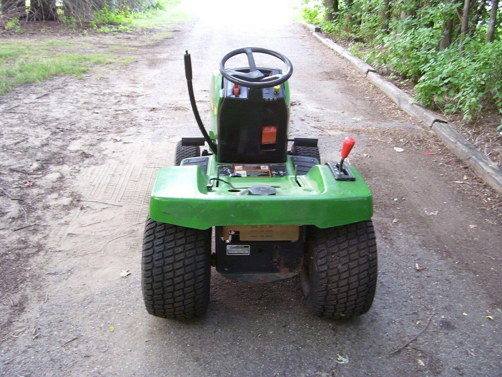 JOHN DEERE LX176 LAWN TRACTOR :