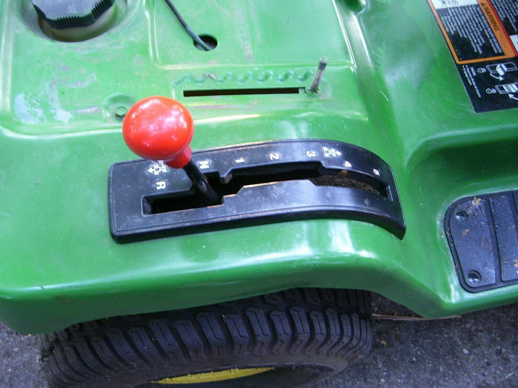 JOHN DEERE LX176 LAWN TRACTOR :