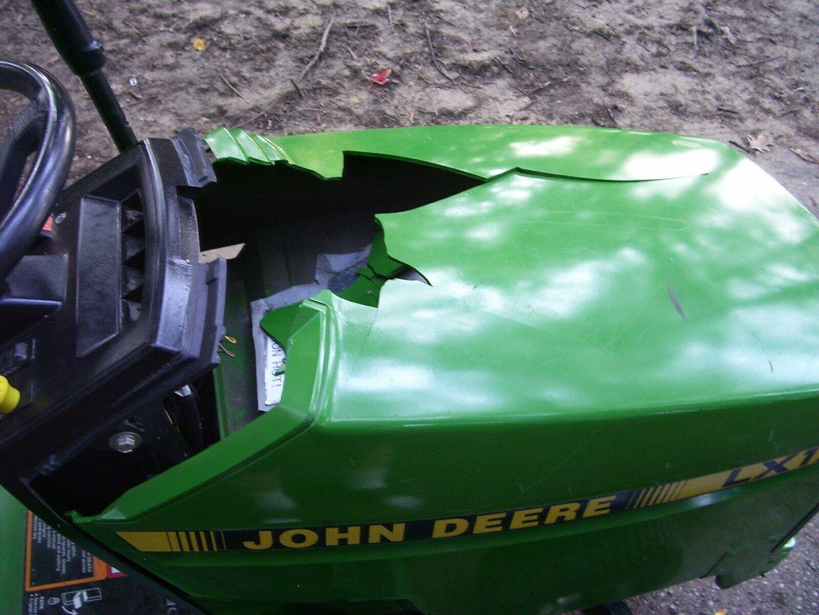 JOHN DEERE LX176 LAWN TRACTOR :