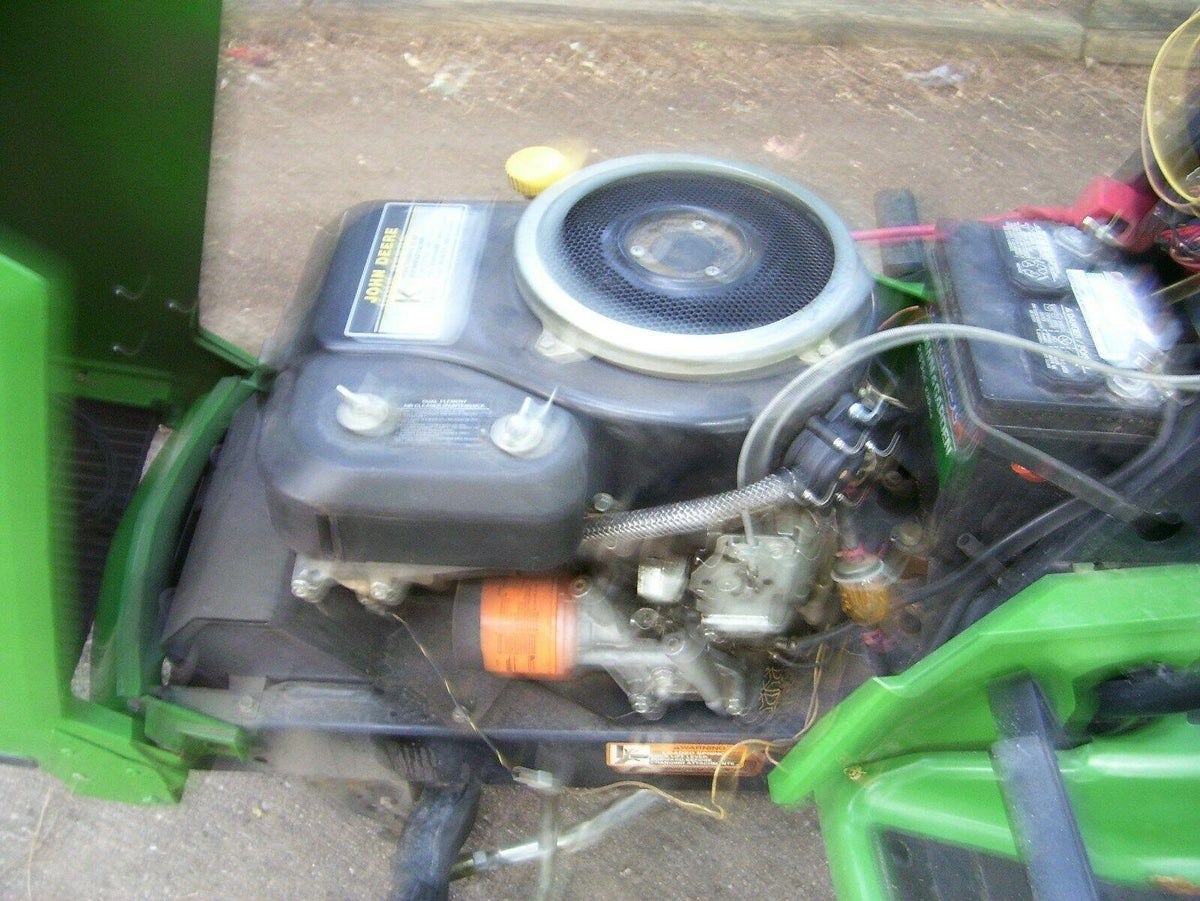 JOHN DEERE LX176 LAWN TRACTOR :