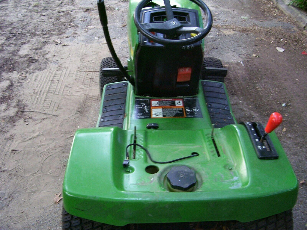 JOHN DEERE LX176 LAWN TRACTOR :