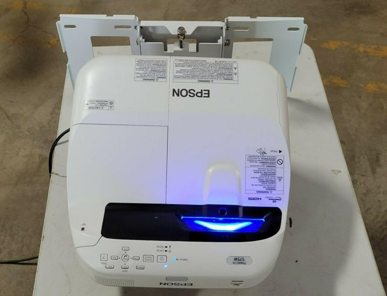 epson powerlite 575w short throw +apple tv (3rd) + mount