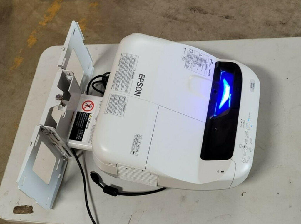 epson powerlite 575w short throw +apple tv (3rd) + mount