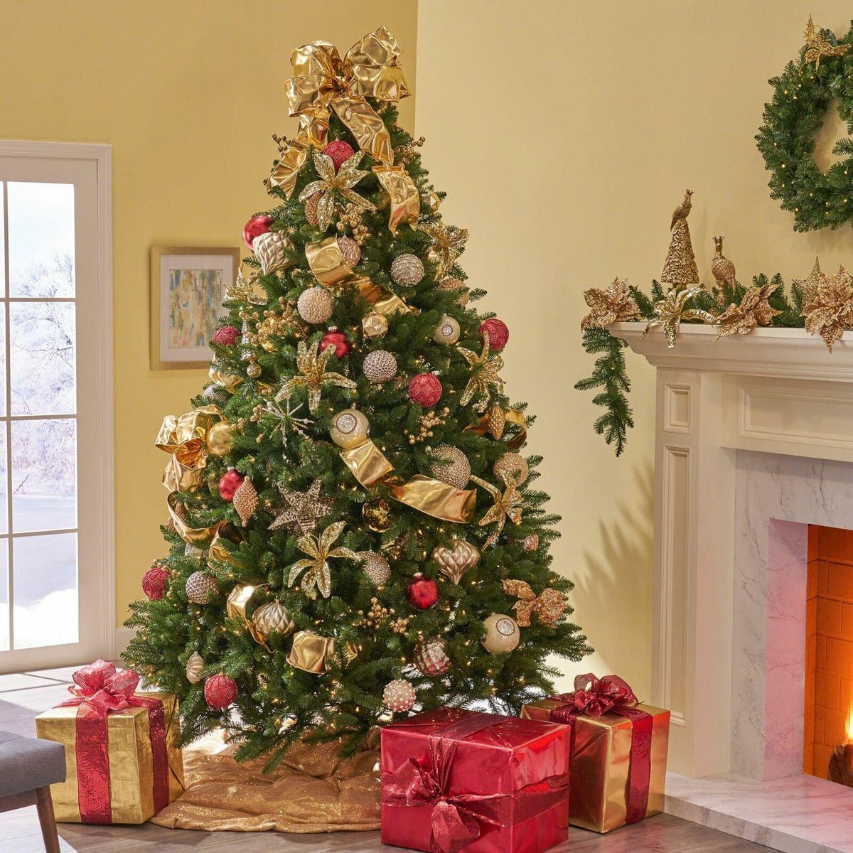 9-foot Norway Spruce Hinged Artificial Christmas Tree
