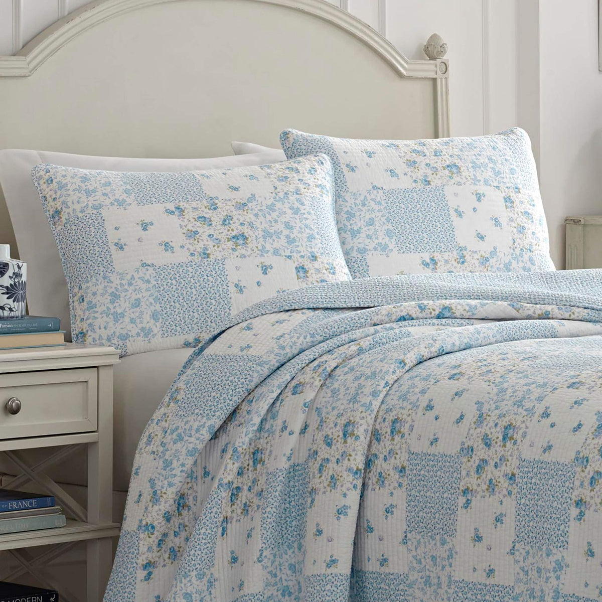 Laura Ashley Home | Kenna Collection | Luxury Premium Ultra Soft Quilt Coverlet, Comfortable 3 Piece Bedding Set, All Season Stylish Bedspread, Full/Queen, Cornflower