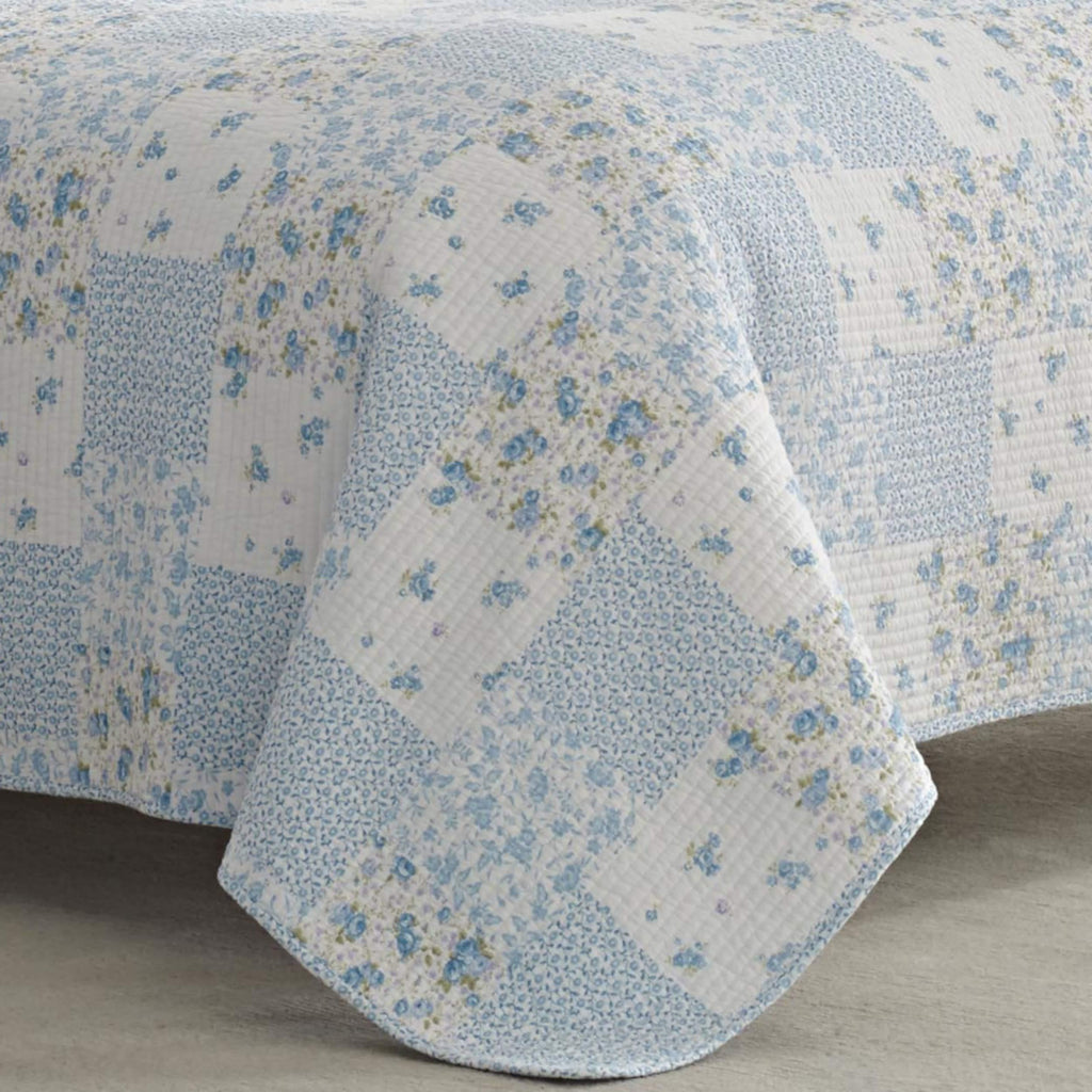 Laura Ashley Home | Kenna Collection | Luxury Premium Ultra Soft Quilt Coverlet, Comfortable 3 Piece Bedding Set, All Season Stylish Bedspread, Full/Queen, Cornflower