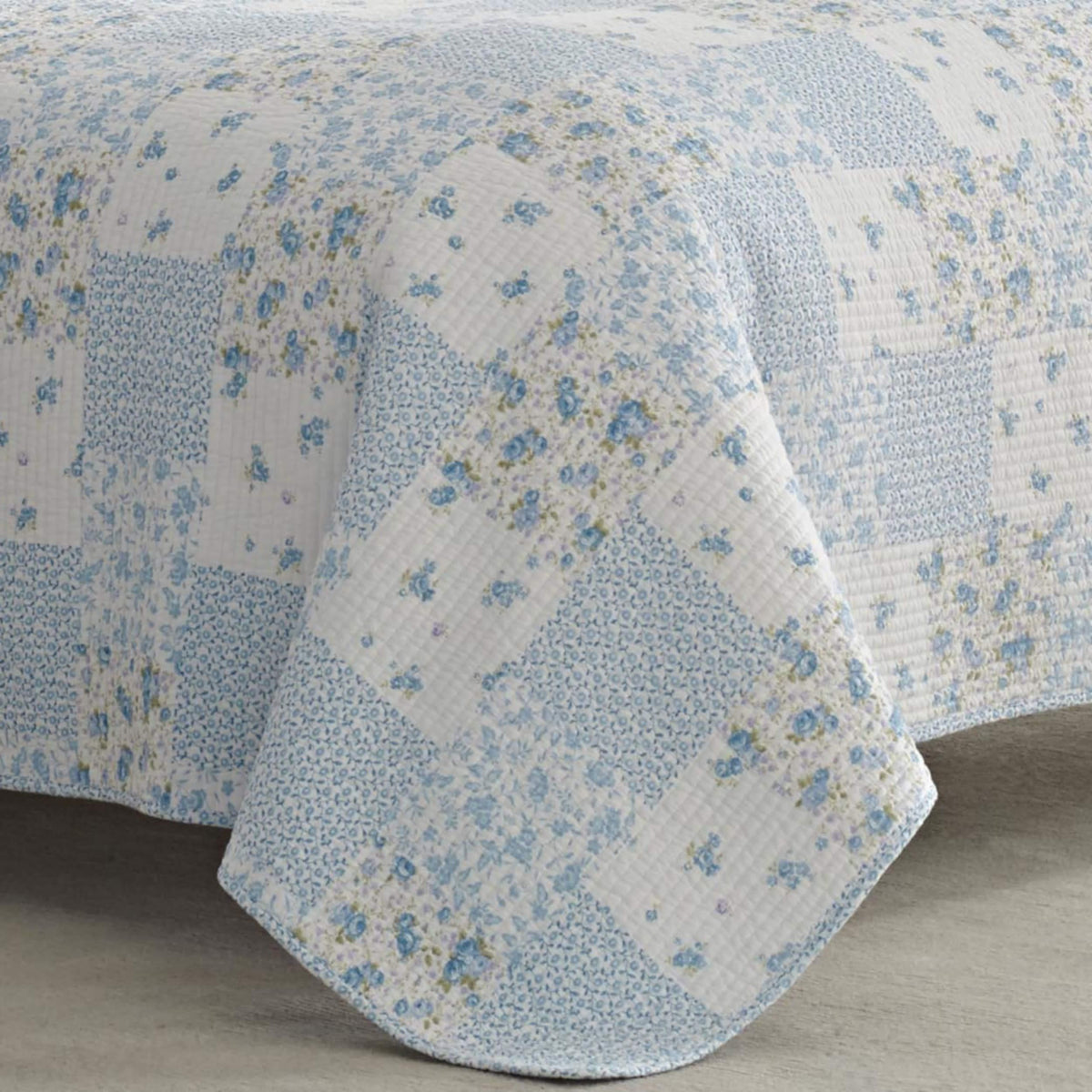 Laura Ashley Home | Kenna Collection | Luxury Premium Ultra Soft Quilt Coverlet, Comfortable 3 Piece Bedding Set, All Season Stylish Bedspread, Full/Queen, Cornflower