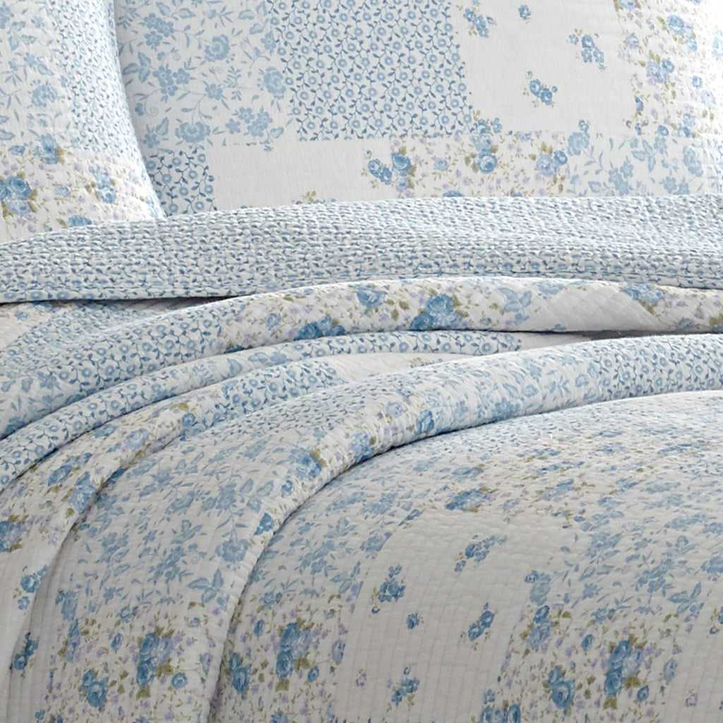 Laura Ashley Home | Kenna Collection | Luxury Premium Ultra Soft Quilt Coverlet, Comfortable 3 Piece Bedding Set, All Season Stylish Bedspread, Full/Queen, Cornflower