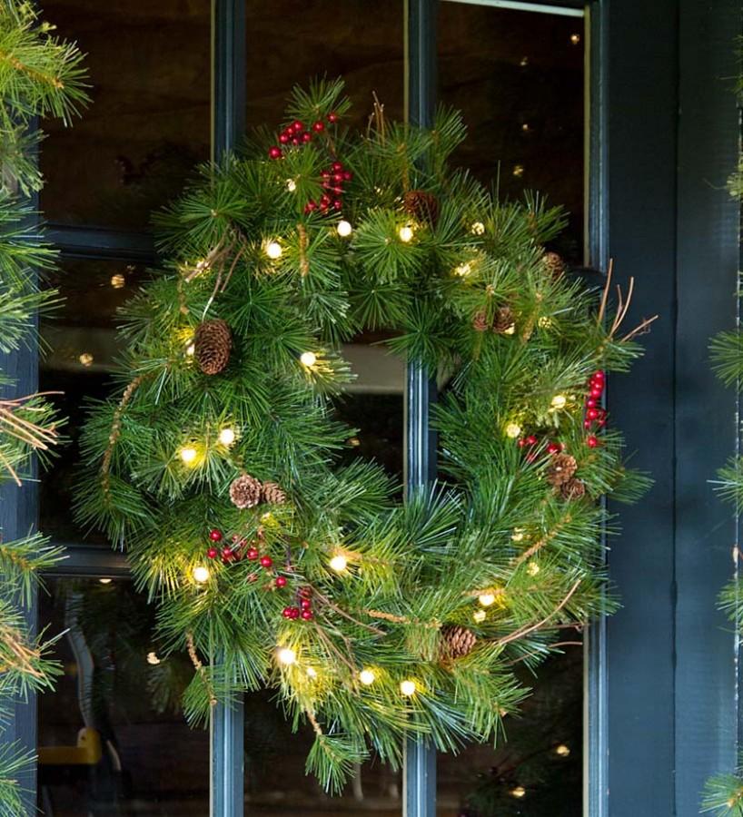 Plow &amp; Hearth Indoor/Outdoor Blue Ridge Wreath w/ Battery-Operated Lights