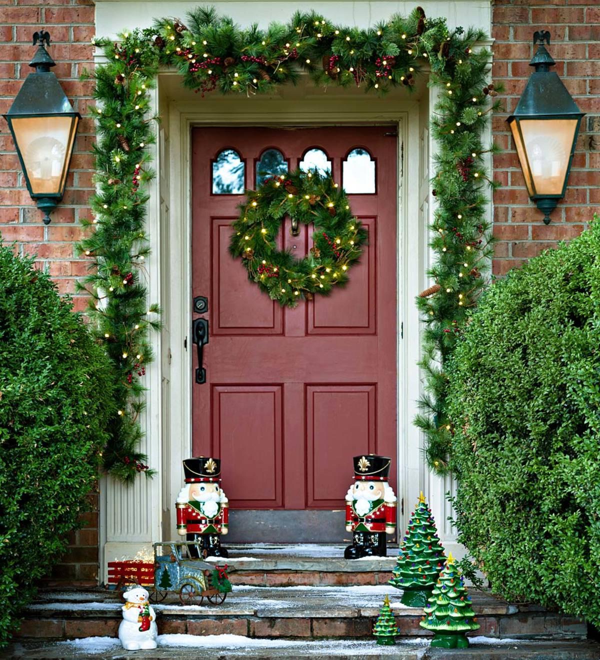 Plow &amp; Hearth Indoor/Outdoor Blue Ridge Wreath w/ Battery-Operated Lights