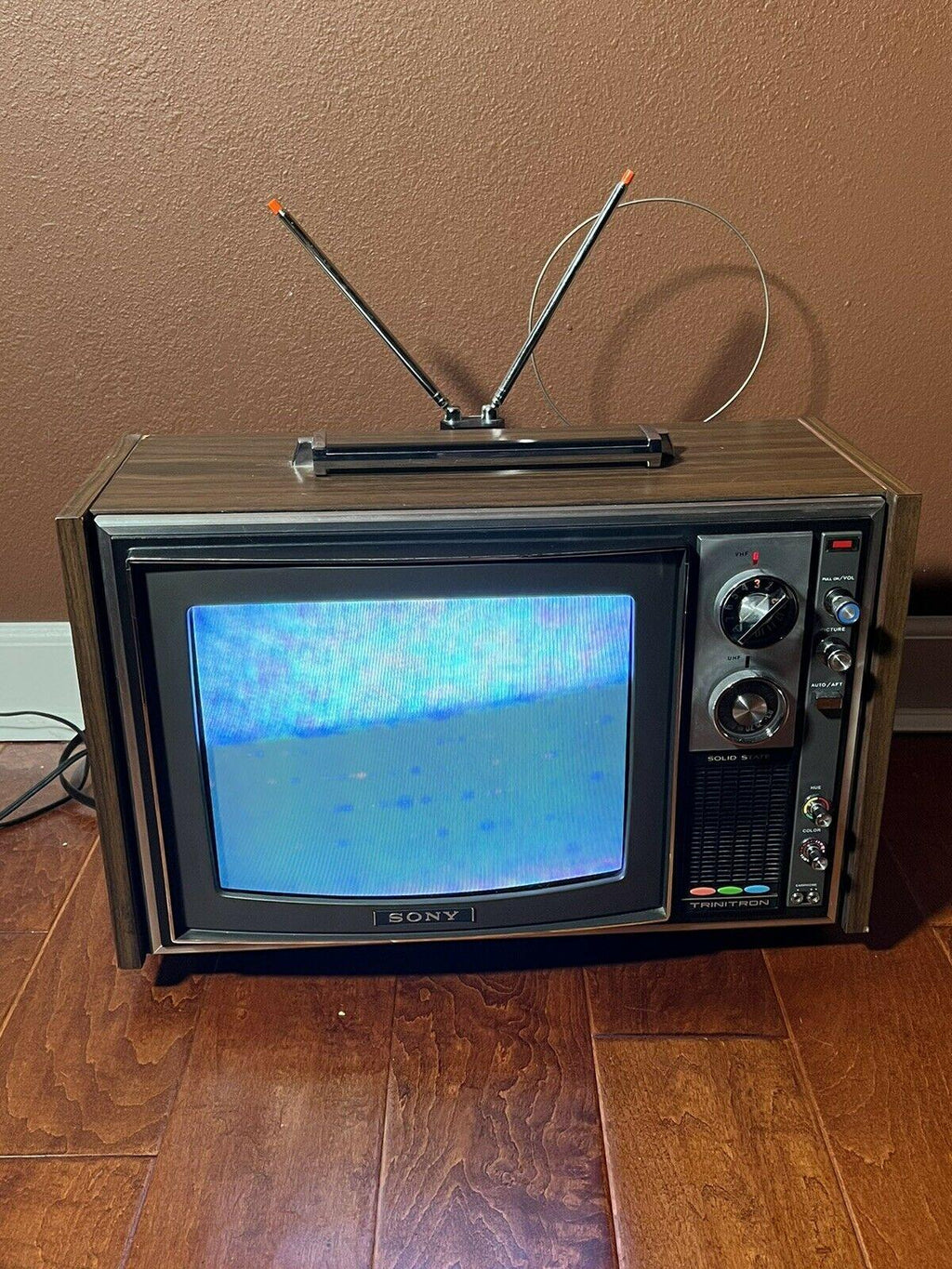 ultra rare 1972 sony trinitron color crt tv  12” kv-1212 (tested &amp; working)