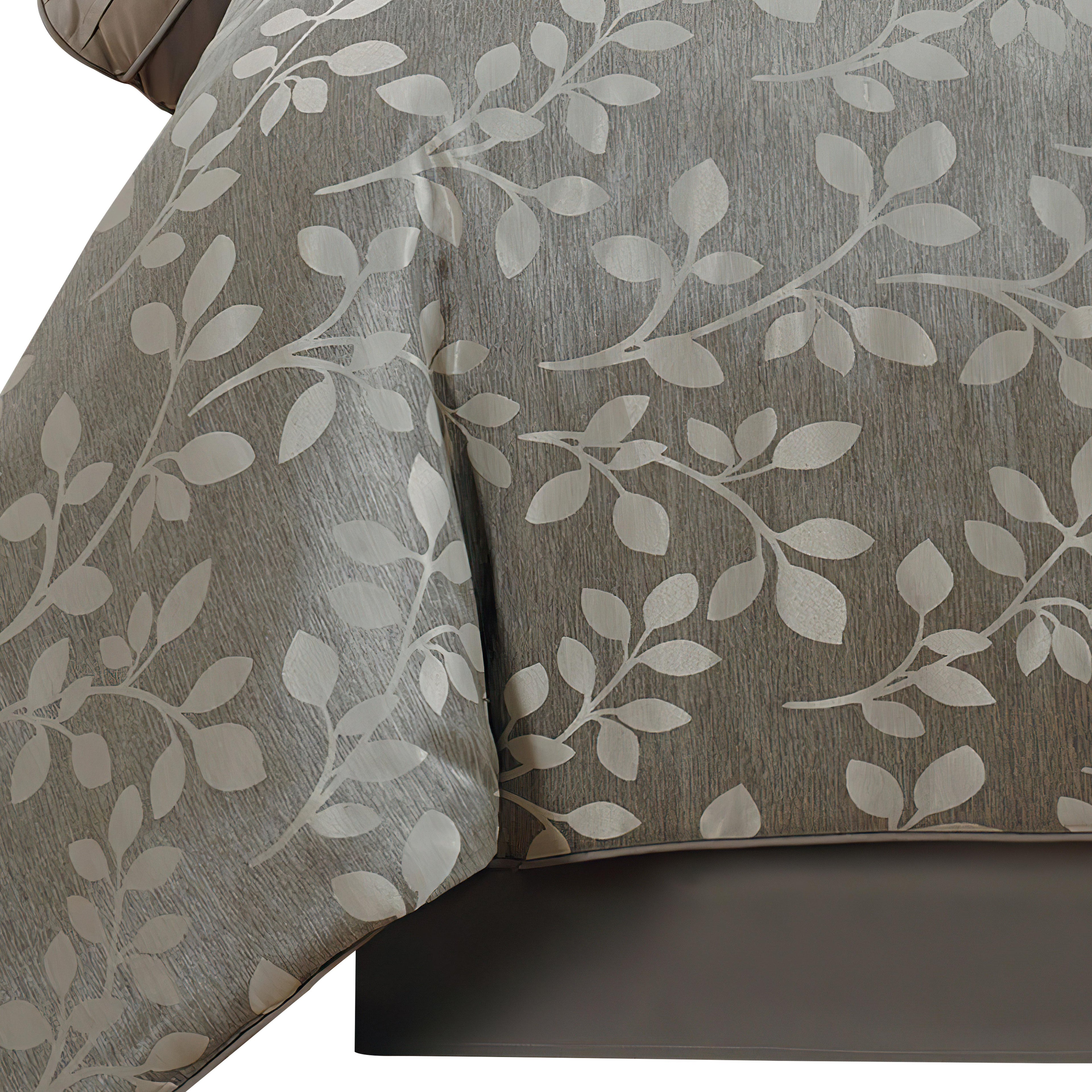 Riverbrook Home 7 Piece Comforter Set, Queen, Silver, Selvy, Polyfill