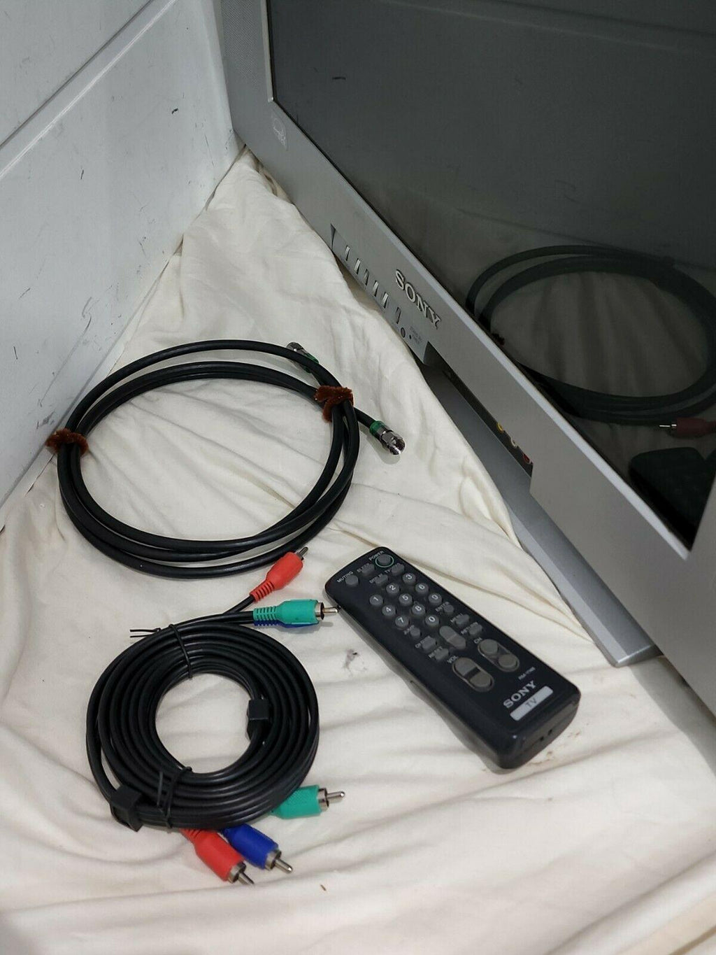 vtg 2003 sony 24" crt retro gaming tv tube rca gamer flatscreen tested remote