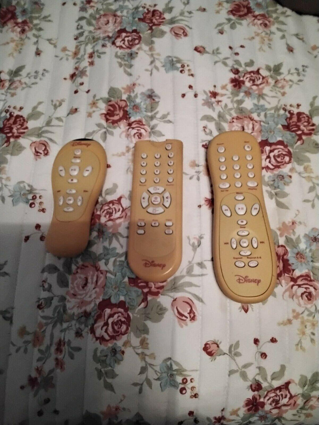 disney winnie the pooh 13"  tv &amp; dvd player set w/ all 3  remotes. with manuals