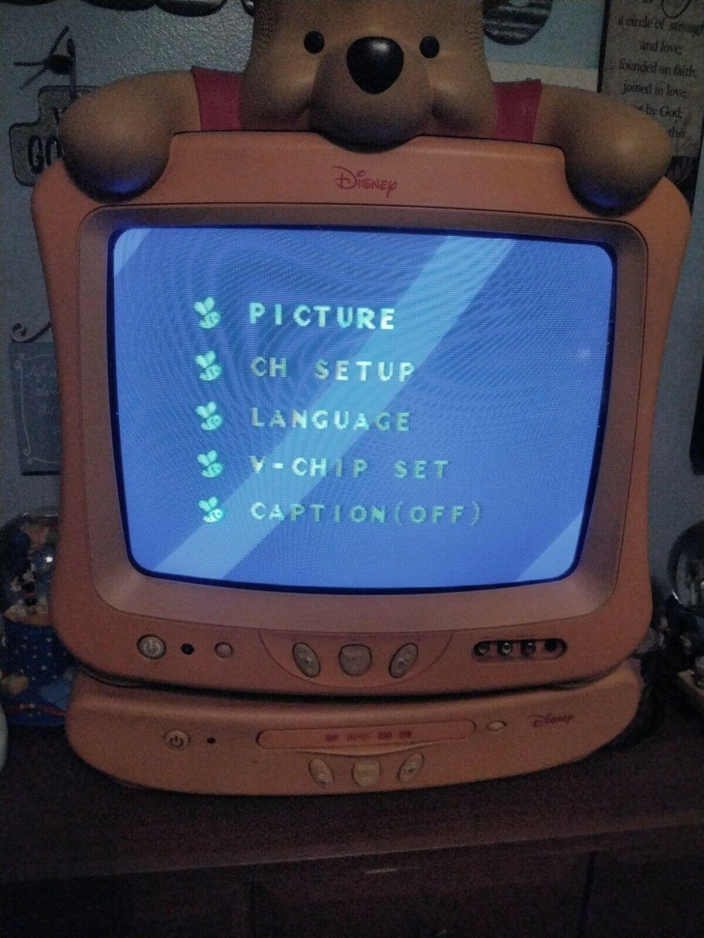 disney winnie the pooh 13"  tv &amp; dvd player set w/ all 3  remotes. with manuals