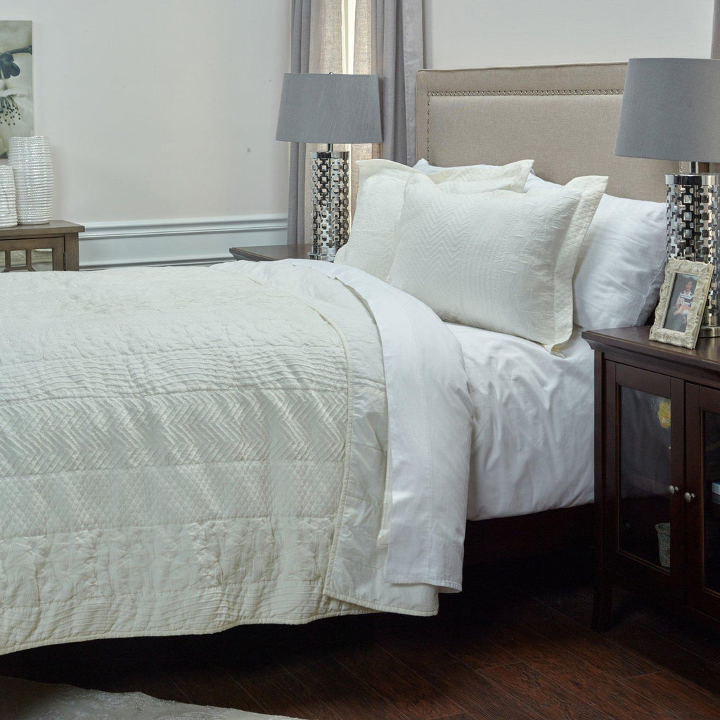 Rizzy Home Camilia Ivory Quilt 90" x 92"