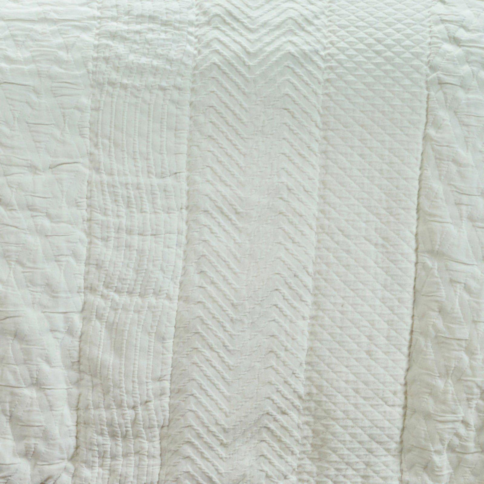 Rizzy Home Camilia Ivory Quilt 90" x 92"
