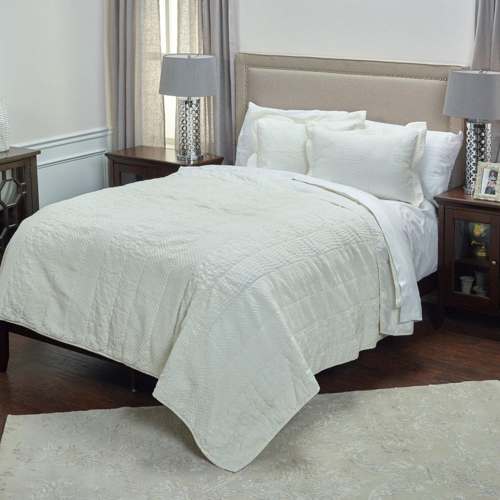 Rizzy Home Camilia Ivory Quilt 90" x 92"