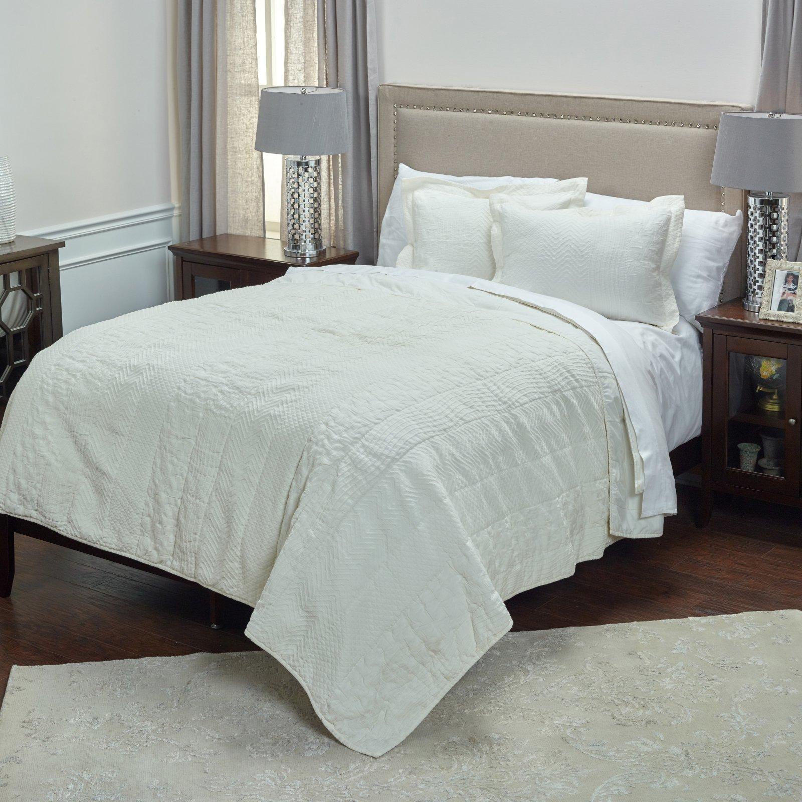 Rizzy Home Camilia Ivory Quilt 90" x 92"