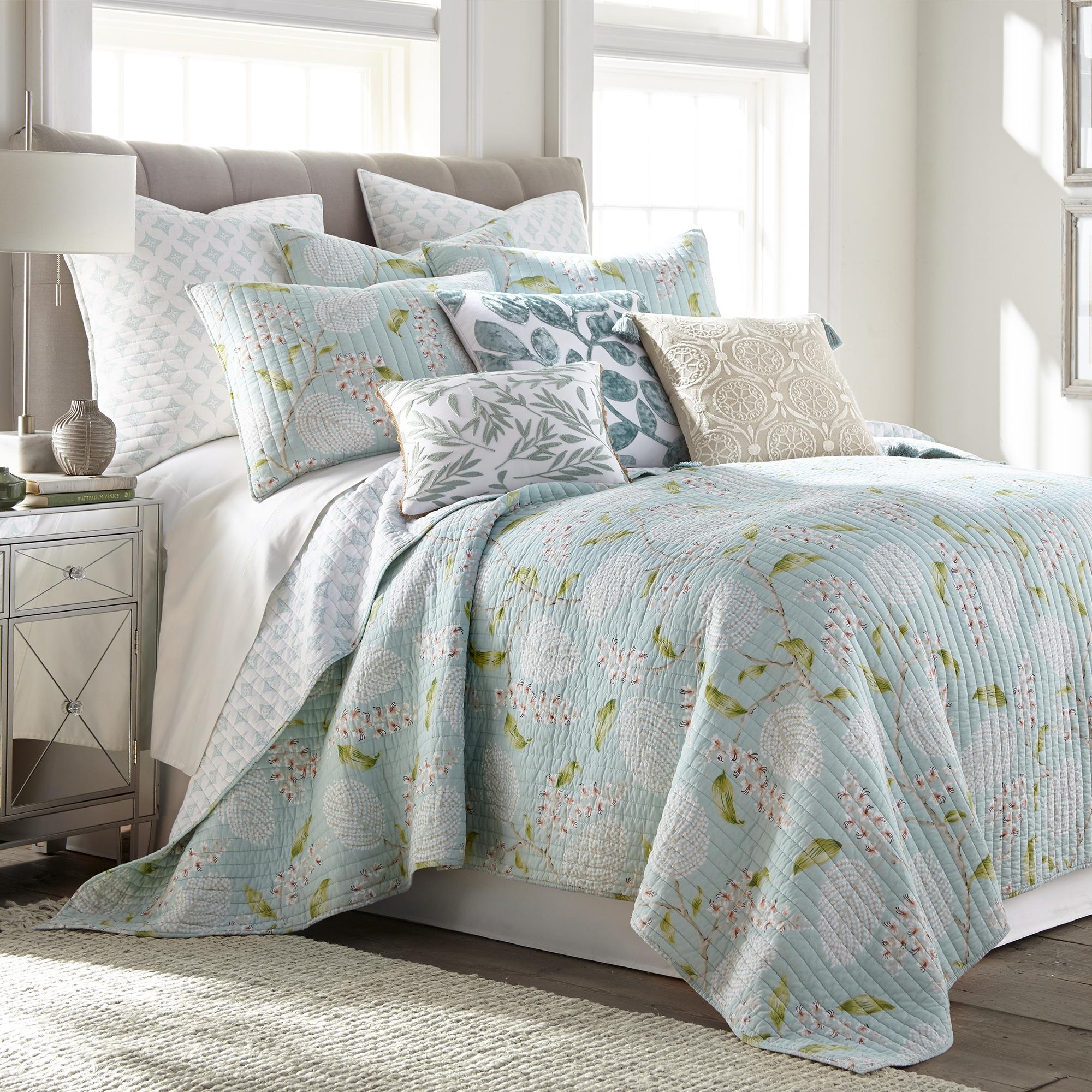 Levtex Home - Brookwood Quilt Set - Twin Quilt (68x86in.) + One Standard Pillow Sham (26x20in.) - Floral - Teal Blue, Green, Red and White - Reversible - Cotton Fabric