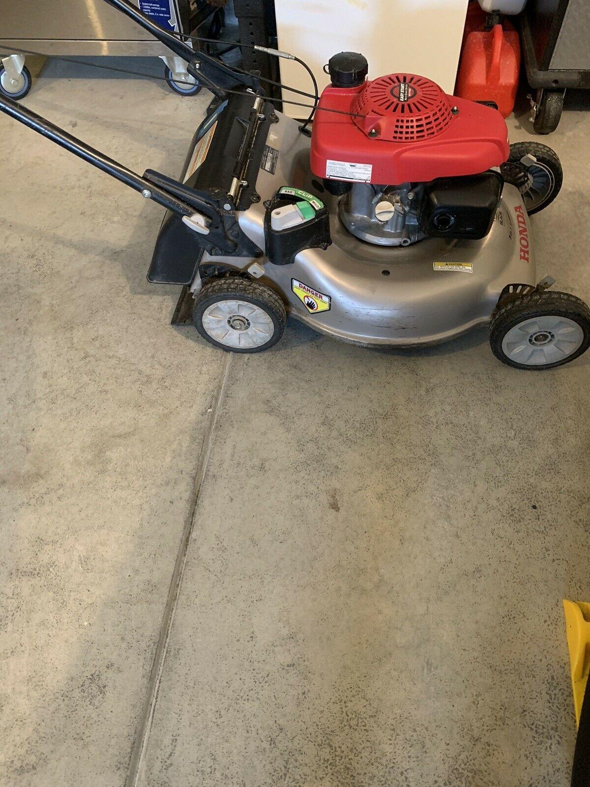 Honda Self-propelled Lawn Mower - model HRR2169VKA - excellent condition