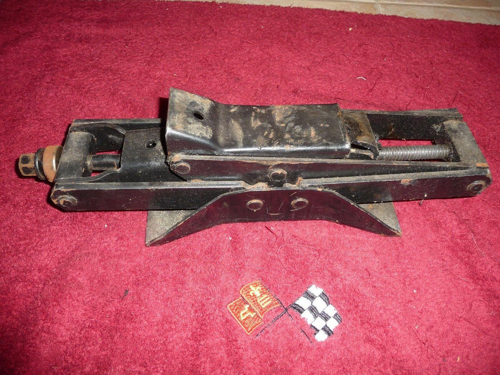 CORVETTE C3 1975 ORIGINAL USED JACK  DATED  C 5