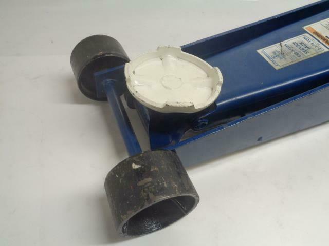 1 CORNWELL TOOLS 2-1/4 TON SERVICE JACK CSE-SJ225 R28