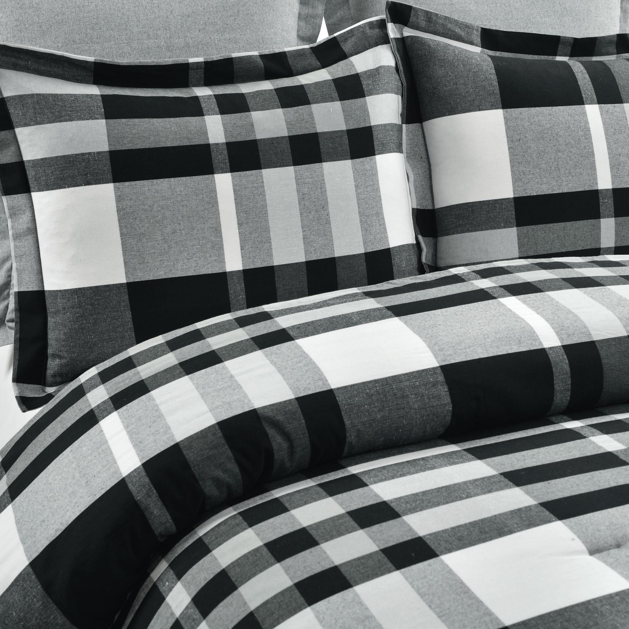Lush Decor Farmhouse Yarn Dyed Plaid Eco-Friendly Recycled Cotton Reversible Comforter, Full/Queen, Black/White, 5-Pc Set