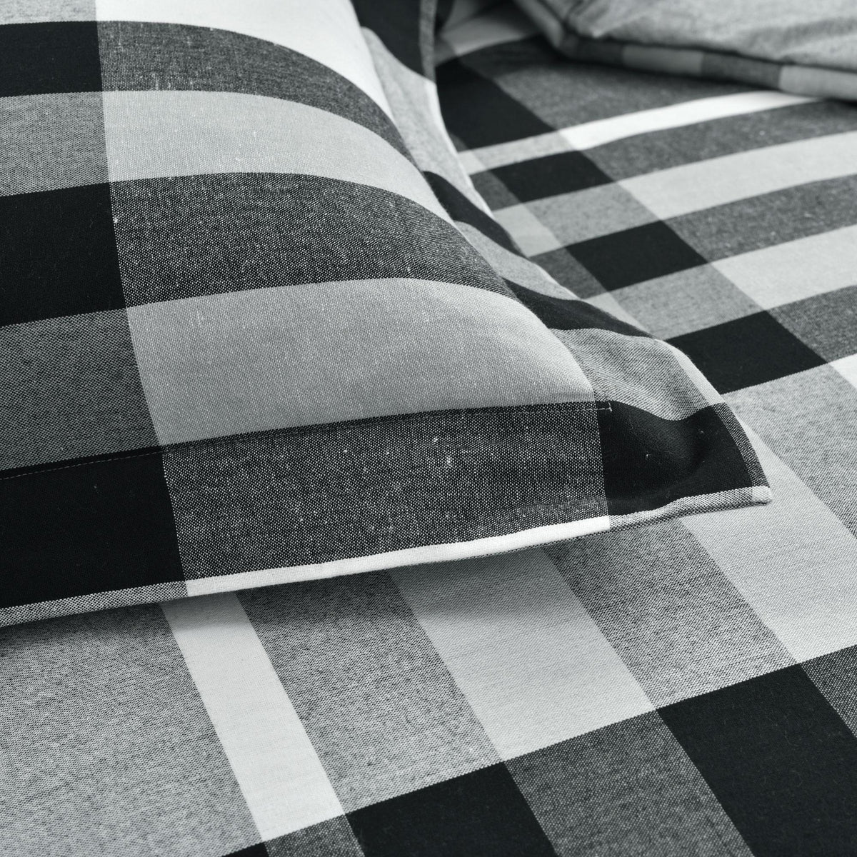 Lush Decor Farmhouse Yarn Dyed Plaid Eco-Friendly Recycled Cotton Reversible Comforter, Full/Queen, Black/White, 5-Pc Set