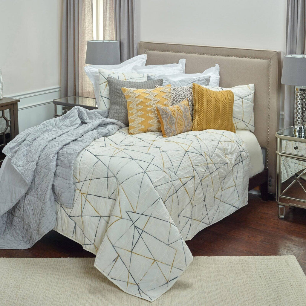 Rizzy Home BQ4189 Twin Quilt