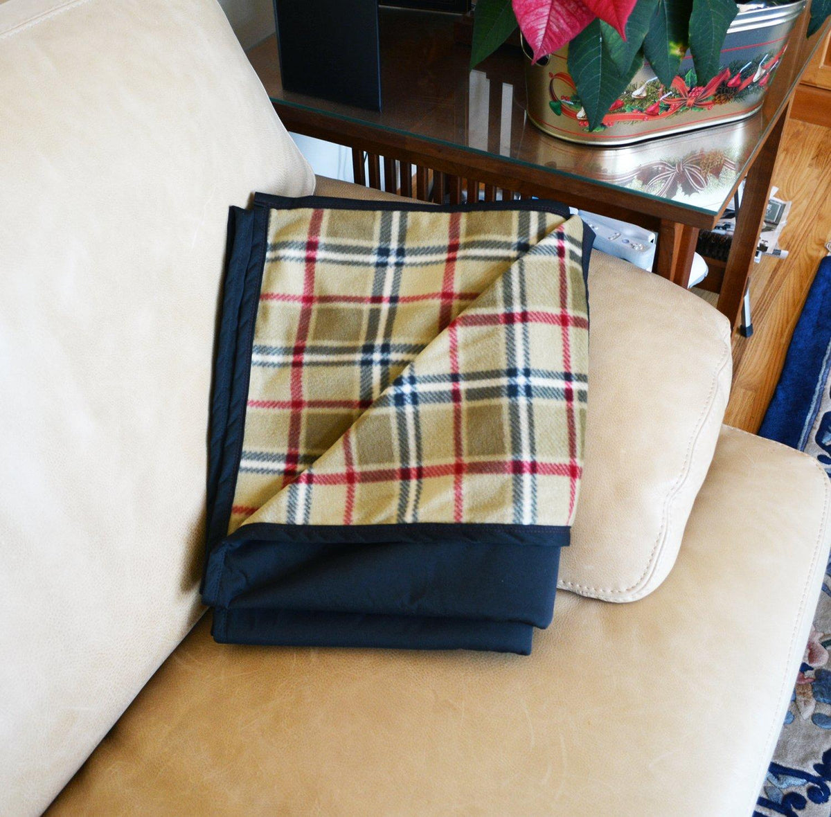 Best Waterproof Fce PET Throw Dog Blanket; Washable, Hypoallergenic: Guaranteed Protection for Furniture &amp; Bedding Made in USA