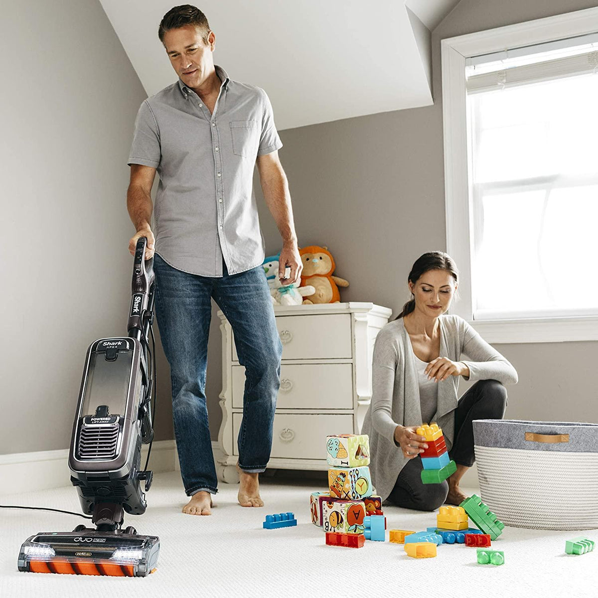 Shark AZ1002 Apex Powered Lift-Away Upright Vacuum with DuoClean &amp; Self-Cleaning Brushroll, Crevice Tool, Upholstery Tool &amp; Pet Power Brush, for a Deep Clean on &amp; Above Floors, Espresso