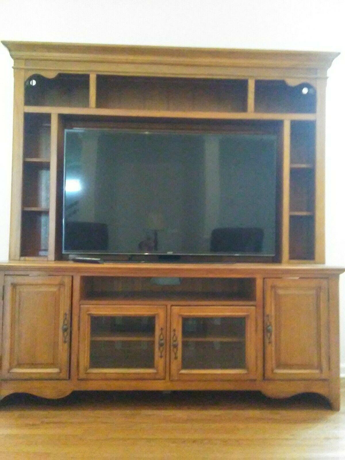 stunning samsung 55" smart tv excellent condition! entertainment center included