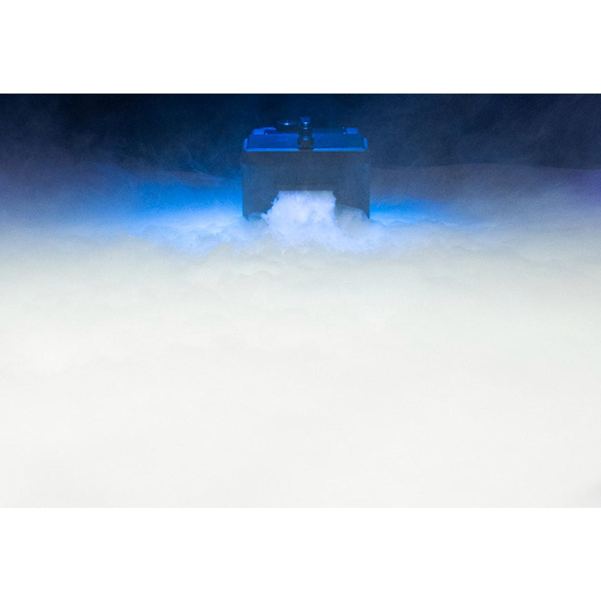 American DJ Entour Chill 800 Watt High-Output Continuous Low-Lying Fog Machine with 4 Gallons of Premium Fog Juice Package