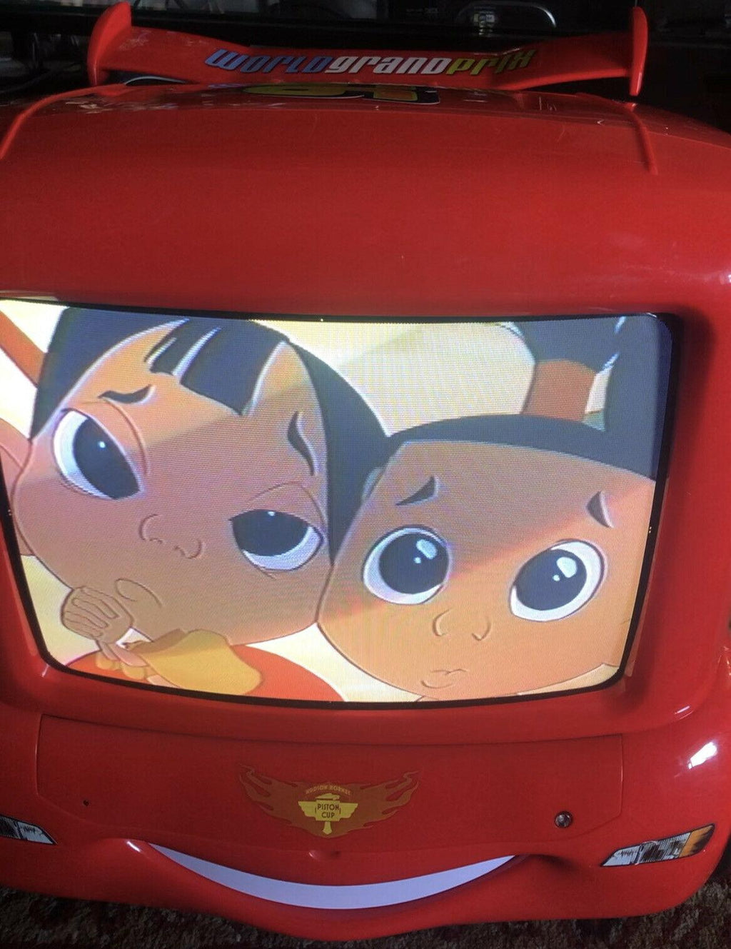 disney cars pixar 13'' tv lightning mcqueen world grand prix w/remote c1312atv