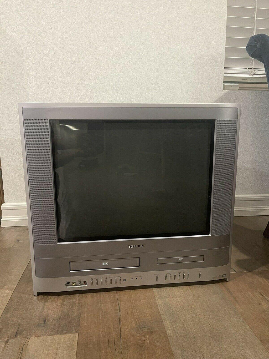toshiba mw20fp3 20"stereo  tv/dvd/vcr/rec combo video gaming game retro *working