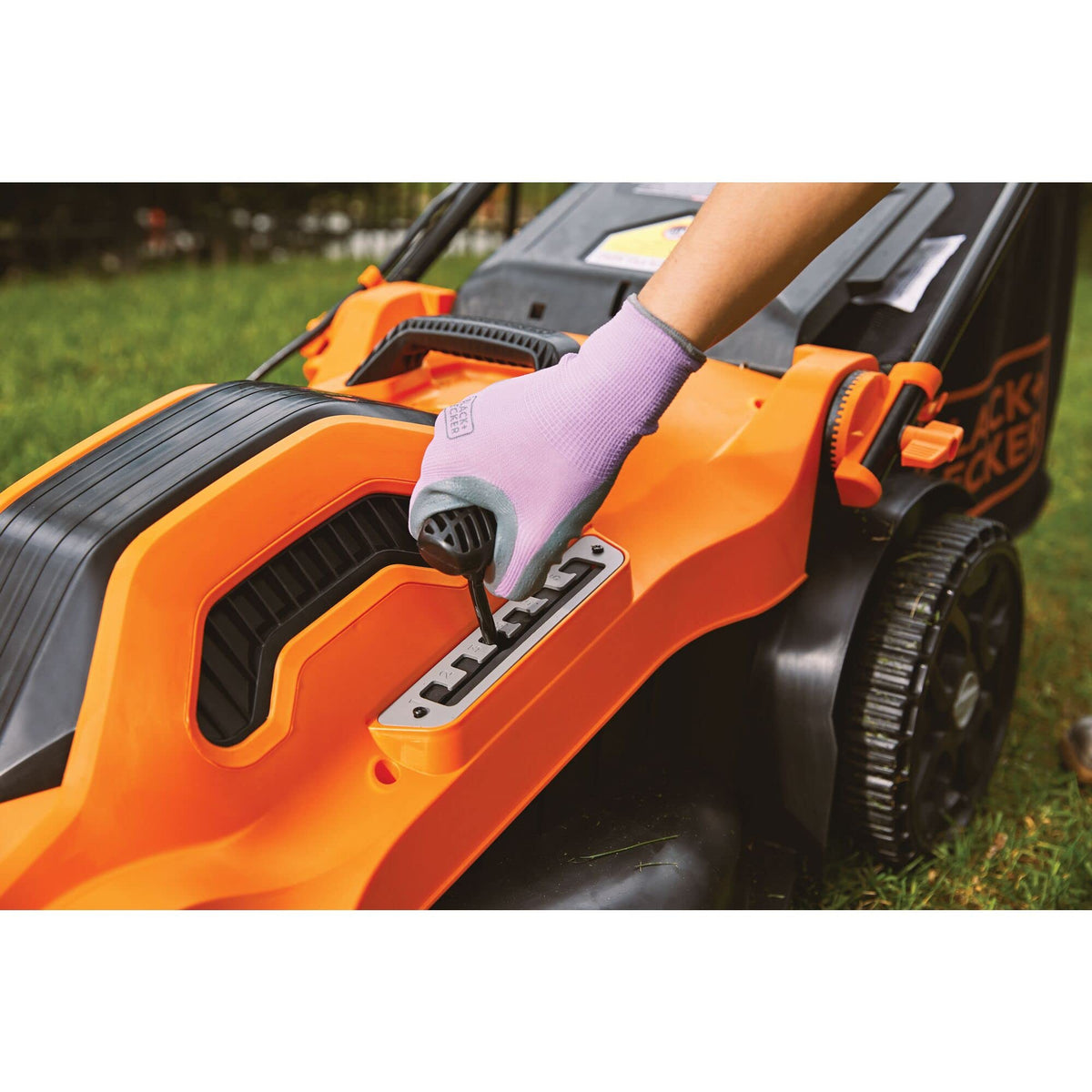 Electric Push Lawn Mower, Corded, 13 Amp, 20-Inch Cutting Deck, 6 Setting Height Adjustment, Compact Storage, Collection Bag (BEMW213)
